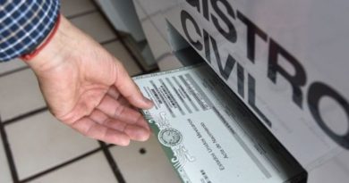 Vendían actas de nacimiento a inmigrantes